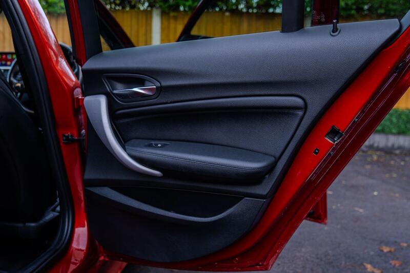 BMW 1 SERIES