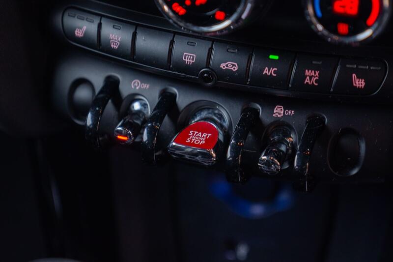 MINI HATCH